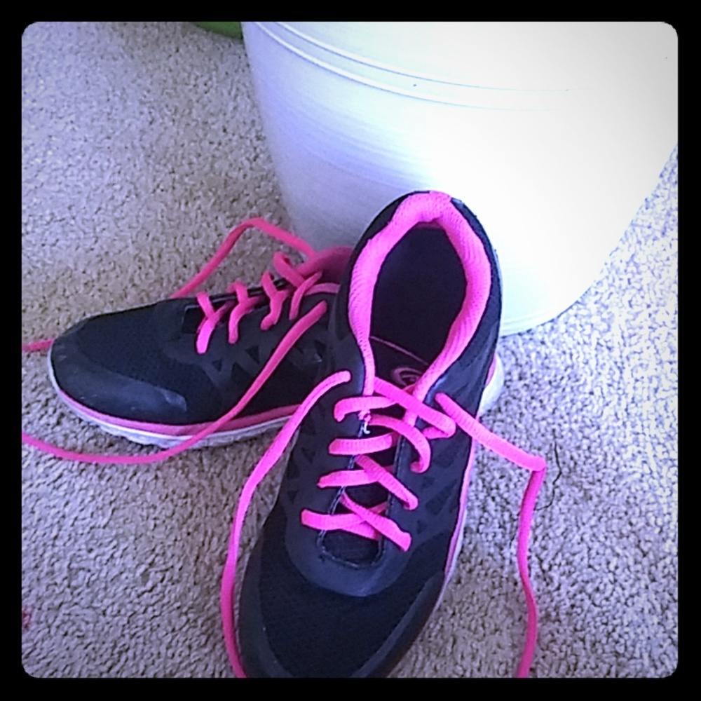 I am selling these nice shoes for a cheap price.